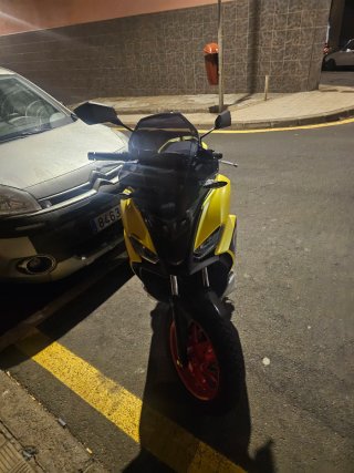 Aprilia SR GT SPORT 125 (2025) Negra/Amarilla