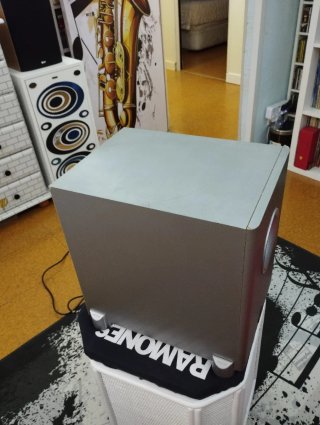 Subwoofer Magnat Gris