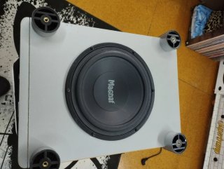Subwoofer Magnat Gris