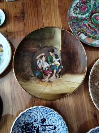 Set di piatti decorativi vari