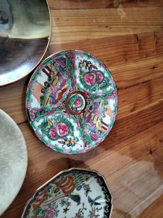 Set di piatti decorativi vari