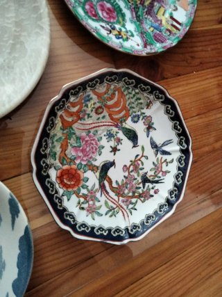 Set di piatti decorativi vari