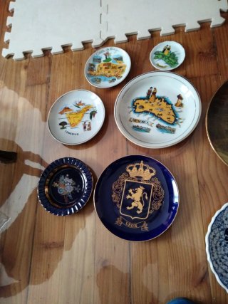 Set di piatti decorativi vari