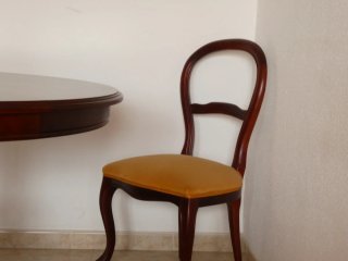 Conjunto mesa y 4 sillas caoba