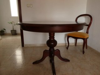 Conjunto mesa y 4 sillas caoba