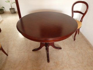 Conjunto mesa y 4 sillas caoba
