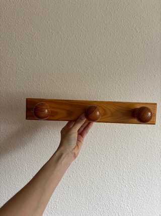 Perchero de madera con 3 pomos