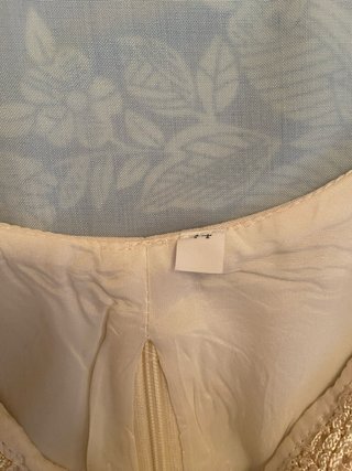Elegante corpiño crema sin mangas talla 44