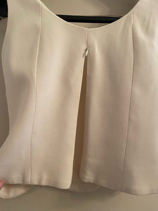 Elegante corpiño crema sin mangas talla 44