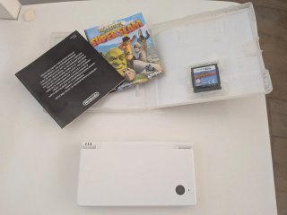Nintendo DSi + Shrek Super Slam