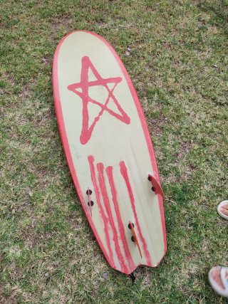 Tabla de surf roja
