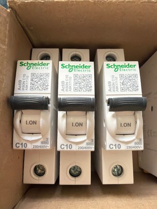 Pack 3 Schneider Electric iK60N C10 Interruptor