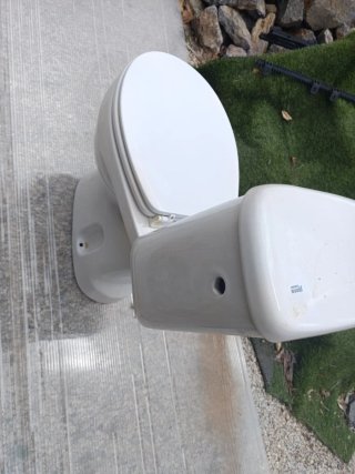Inodoro de cerámica blanco