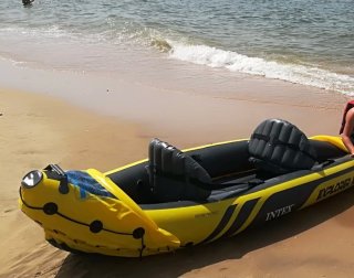 Kayak inflable amarillo y gris