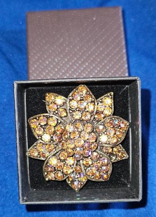 Broche Flor con Cristales Dorados y Naranjas