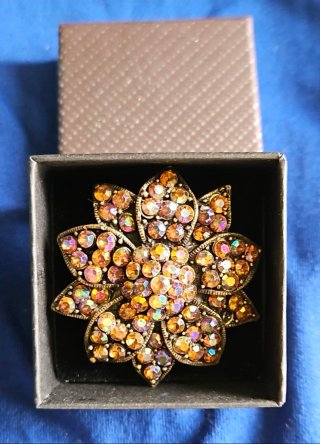 Broche Flor con Cristales Dorados y Naranjas