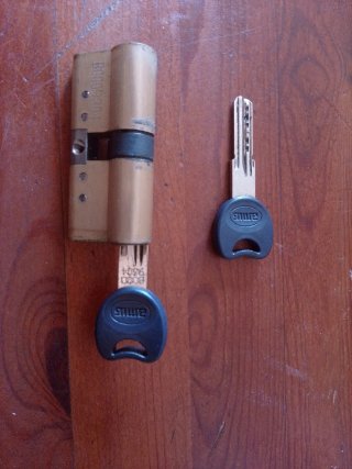 Bombín de seguridad con 3 llaves
