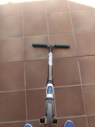 Patinete freestyle azul y negro