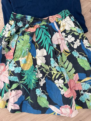 Conjunto niña azul y estampado floral