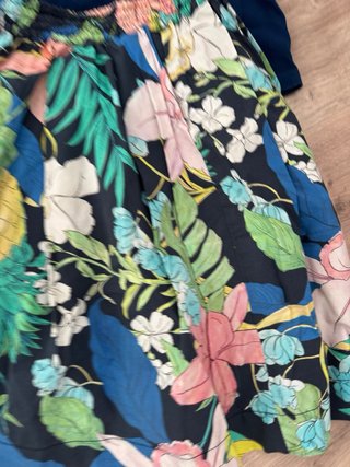Conjunto niña azul y estampado floral