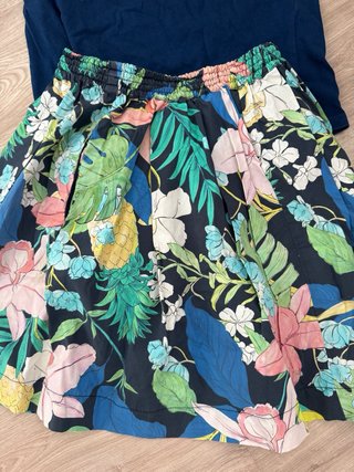 Conjunto niña azul y estampado floral