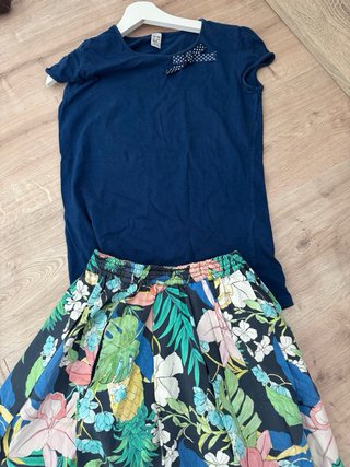 Conjunto niña azul y estampado floral