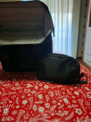 Mochila Negra Elegante con Neceser Nuevo