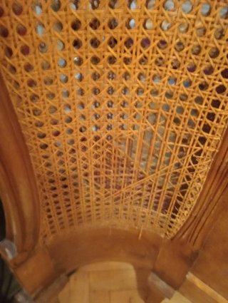 Cabecero de cama de madera y mimbre
