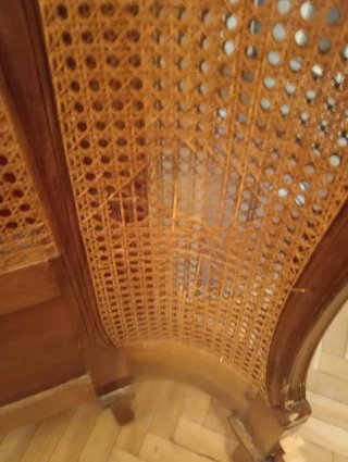 Cabecero de cama de madera y mimbre
