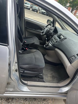 Mitsubishi Grandis 2006