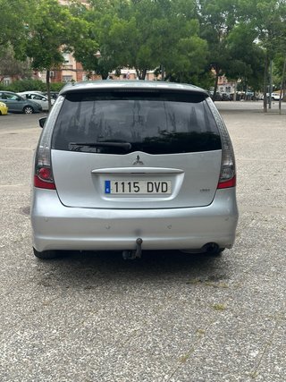 Mitsubishi Grandis 2006