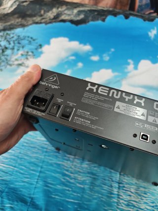 Mesa de mezclas Behringer Xenyx QX1222USB