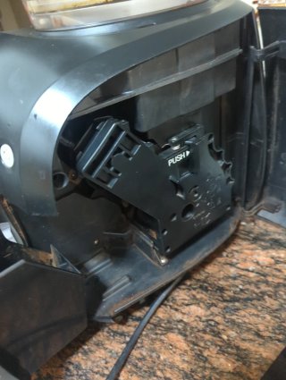 Macchina da caffè Saeco automatica nera piccola con difetto