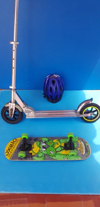 Patinete manual con ruedas con cámara