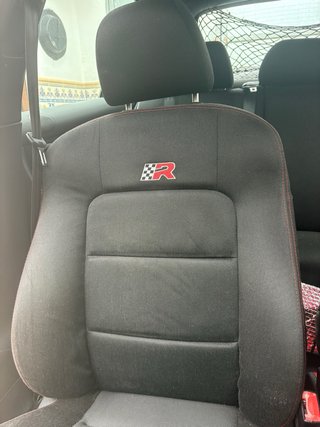 SEAT Leon Cupra R