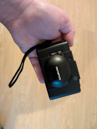 Olympus XA + flash A11
