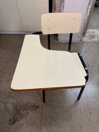 Sedia da studio con tavolo integrato
