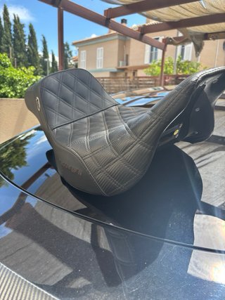 Asiento Harley Touring Saddlemen SDC Step Up