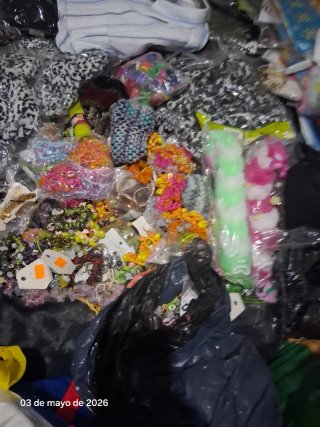 Lote de ropa y accesorios variados