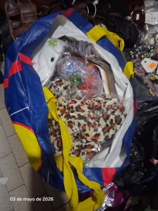 Lote de ropa y accesorios variados
