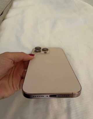 iPhone 16 Pro Max Dorado