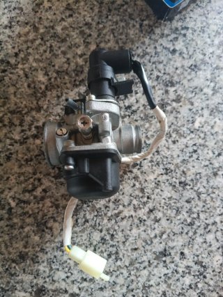 Carburadores y cable acelerador Peugeot ZIP 49