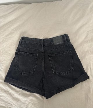 Shorts vaqueros negros con botones