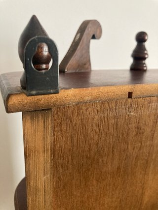 Mueble de madera con cristal para colgar en pared