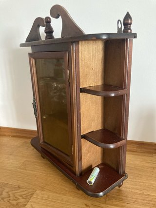 Mueble de madera con cristal para colgar en pared