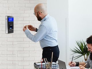 Control horario biométrico con huella y RFID