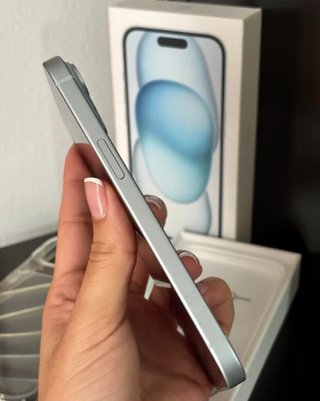 iPhone 15 celeste
