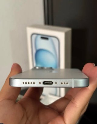 iPhone 15 celeste