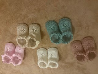 Patucos de bebé tejidos (varios colores)