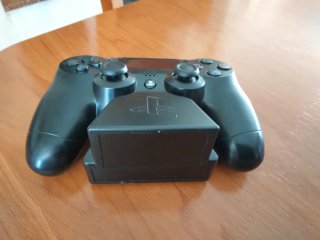 Soporte y Mando PS4 Decorativo